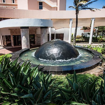 Beverly Hills Durban Extérieur photo Fountain at the entrance of the hotel