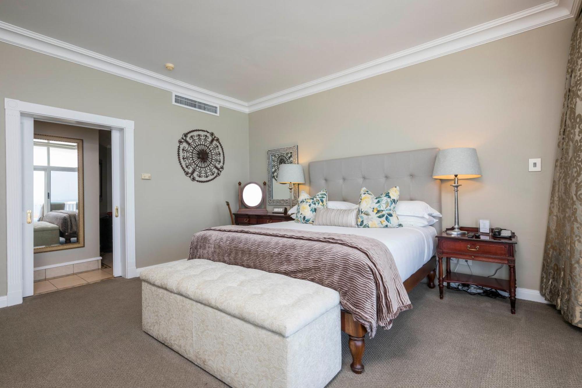 Beverly Hills Durban Extérieur photo A bedroom at the Cape Heritage