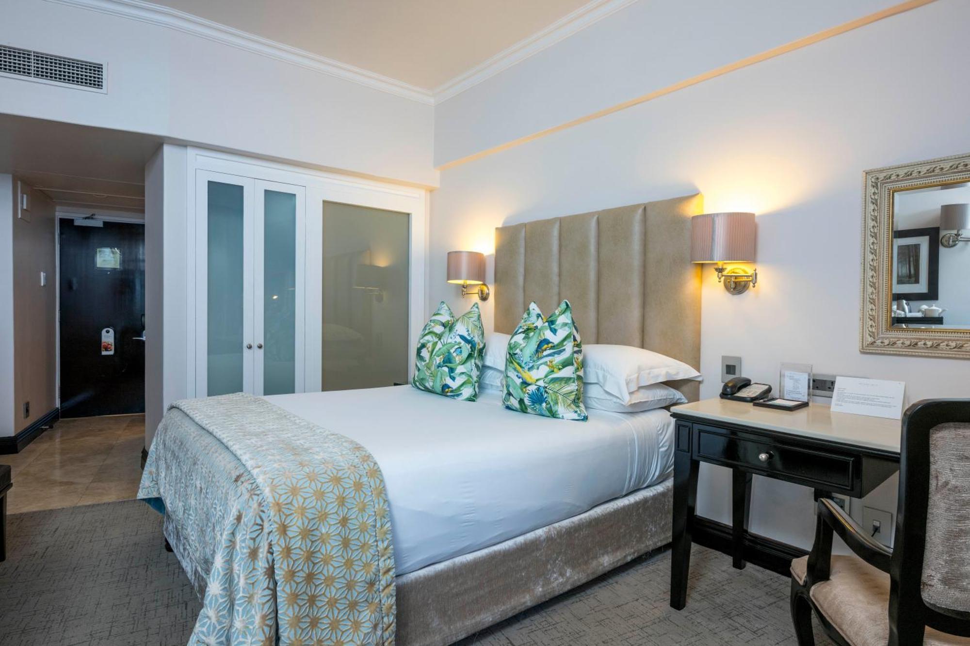 Beverly Hills Durban Extérieur photo A bedroom at the hotel