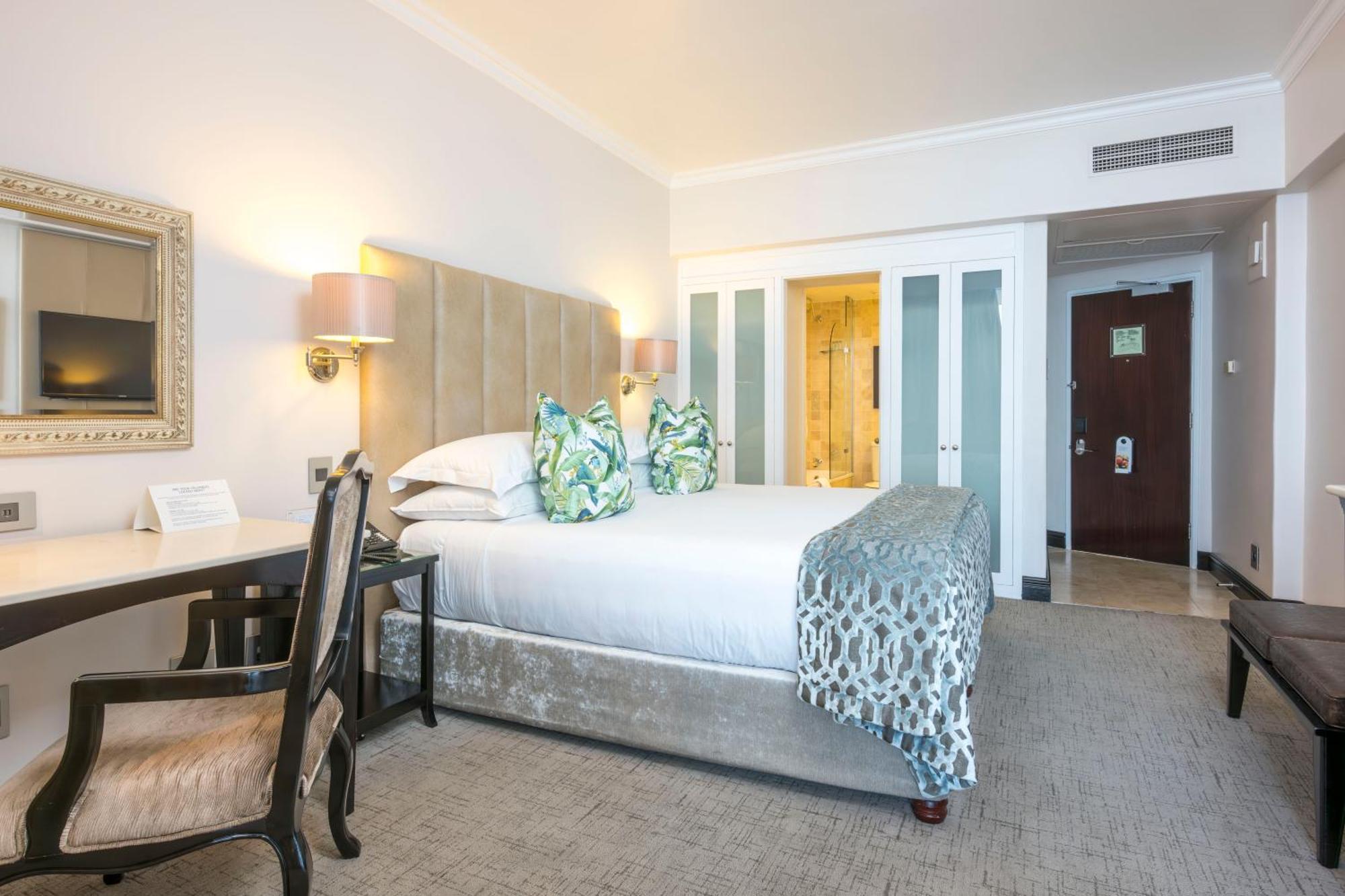 Beverly Hills Durban Extérieur photo A bedroom at the Cape Town Protea Hotel