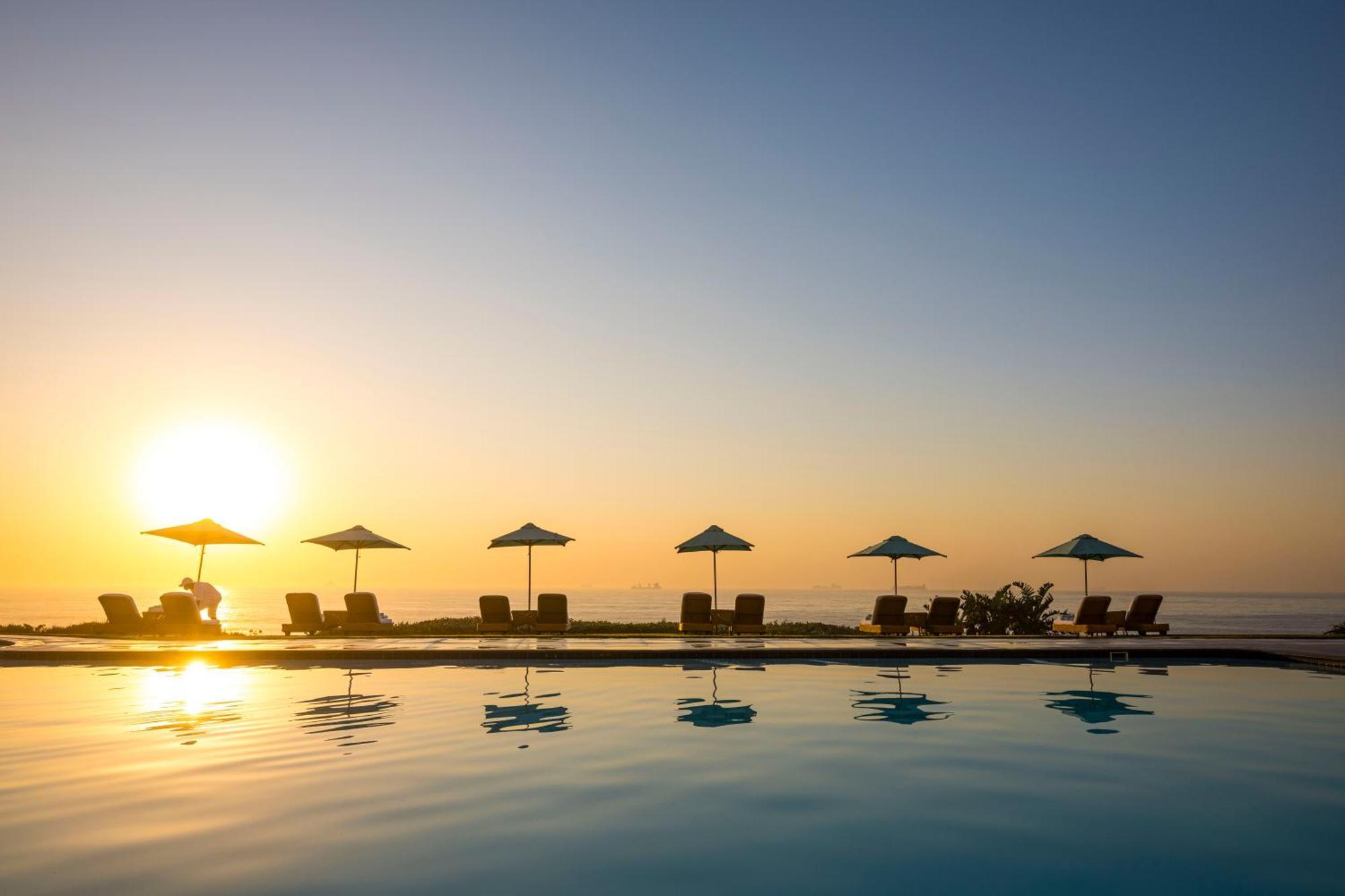 Beverly Hills Durban Extérieur photo Sunset at the pool